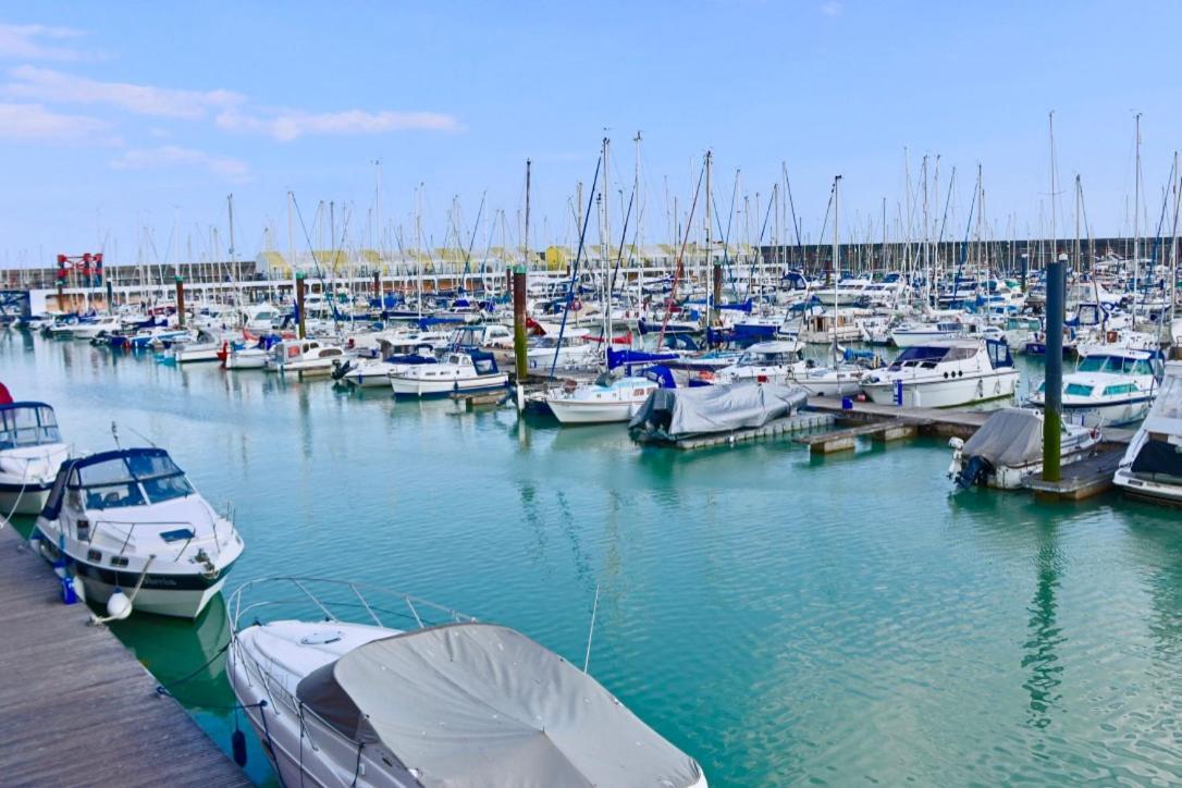 Ferienwohnung Marina Living With Parking, Balcony, Quiet And Secure Hove Exterior foto